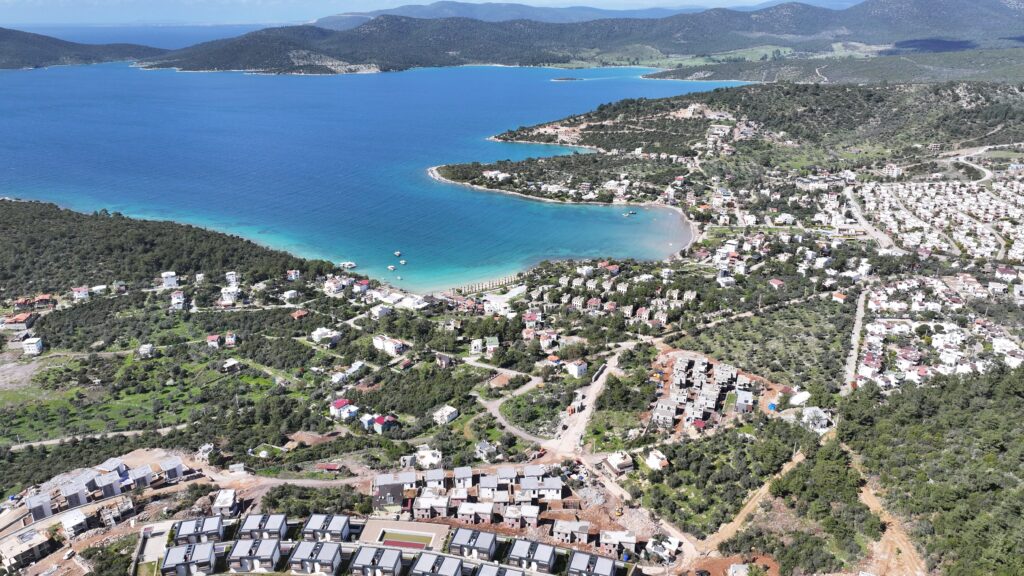 drone manzara mandalya 11 Muğla Milas'ta, Iasos Antik Kenti'ne yakın konumda, sahil ve plaja yürüme mesafesinde! Manzara Mandalyadan Hemen bilgi alın ve hayalinizdeki villaya sahip olun!