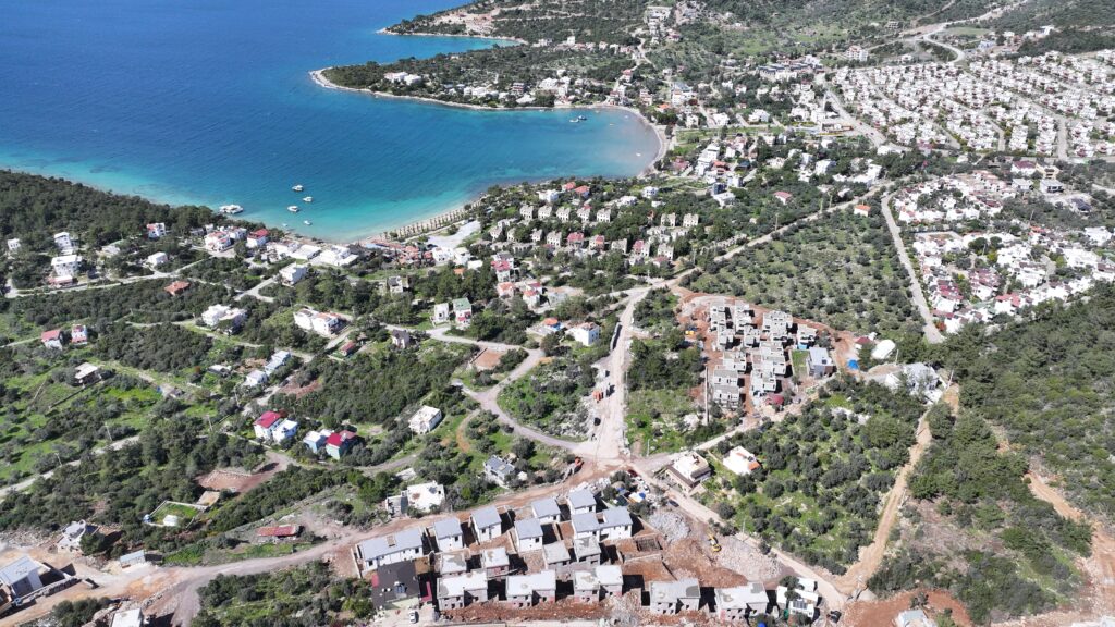 drone manzara mandalya 13 Muğla Milas'ta, Iasos Antik Kenti'ne yakın konumda, sahil ve plaja yürüme mesafesinde! Manzara Mandalyadan Hemen bilgi alın ve hayalinizdeki villaya sahip olun!