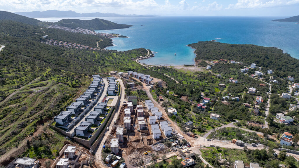 drone manzara mandalya 2 Muğla Milas'ta, Iasos Antik Kenti'ne yakın konumda, sahil ve plaja yürüme mesafesinde! Manzara Mandalyadan Hemen bilgi alın ve hayalinizdeki villaya sahip olun!