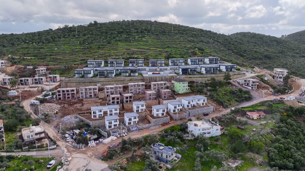 drone manzara mandalya 7 Muğla Milas'ta, Iasos Antik Kenti'ne yakın konumda, sahil ve plaja yürüme mesafesinde! Manzara Mandalyadan Hemen bilgi alın ve hayalinizdeki villaya sahip olun!